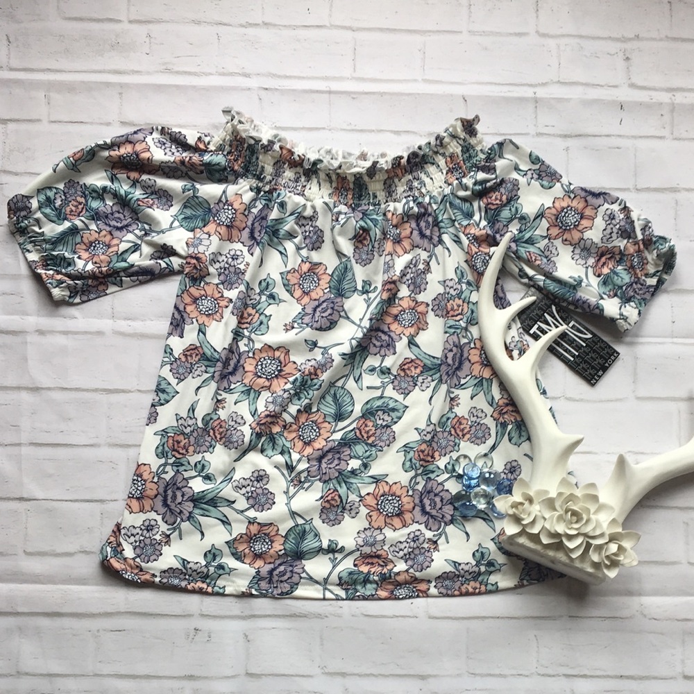 NWT Off The Shoulder With Slits In The Sleeve.